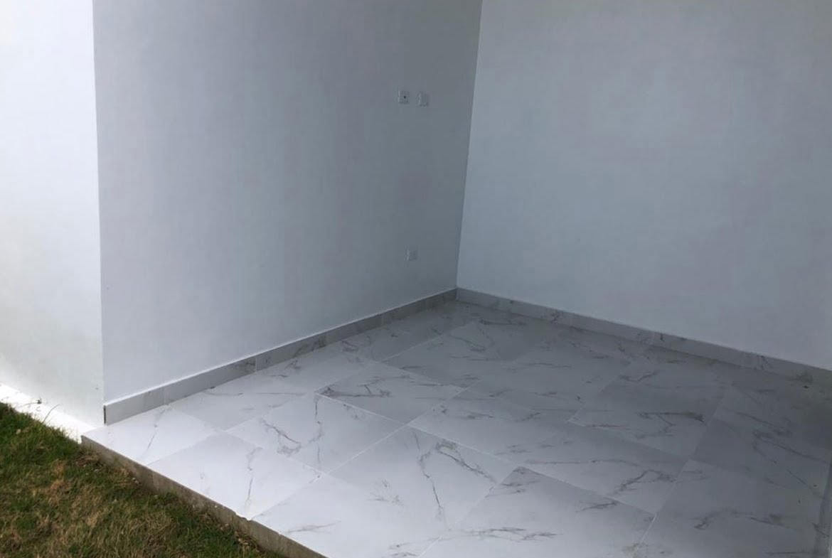 Entrada Moderna Da Casa De Luxo Pela Calçada Foto de Stock - Imagem de  parede, residencial: 206374032